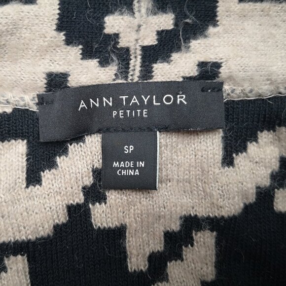 Ann Taylor Petite Ladies Size Small Petite Black & Tan Patterned Open Cardigan - Picture 3 of 9
